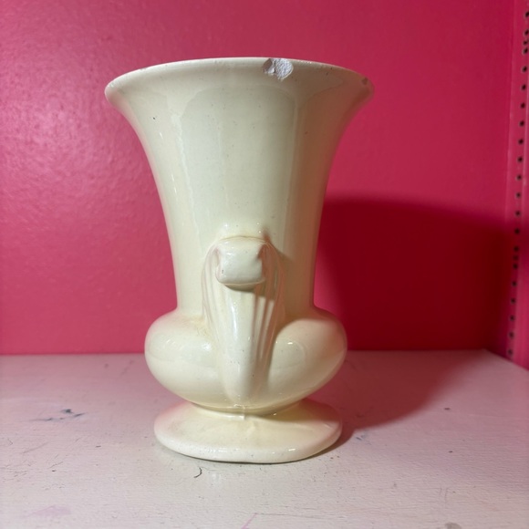 Vintage Classic Cream Vase with Elegant Handles Art Deco Mid-Century Modern Cute - Picture 2 of 8